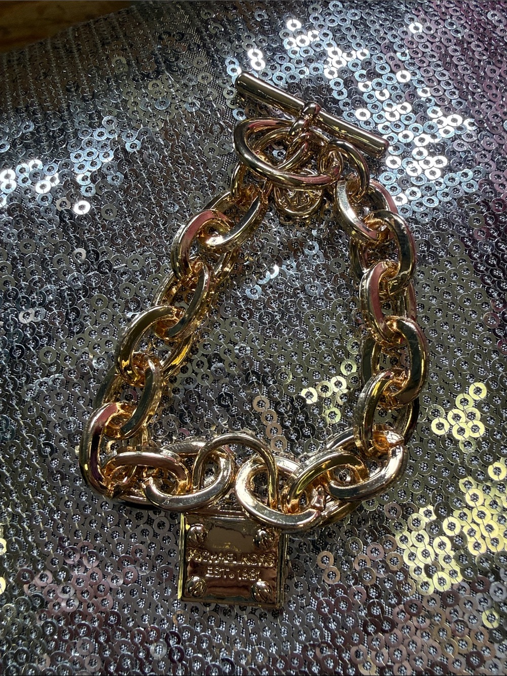 😍Vintage Micheal Kors Gold Link Charm Bracelet with Padlock Accent